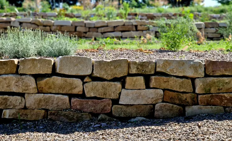 Natursteinarbeiten und Mauerbau für Gärten in Neuwied