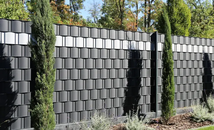 Zaunbau und natürlicher Sichtschutz für deinen Garten